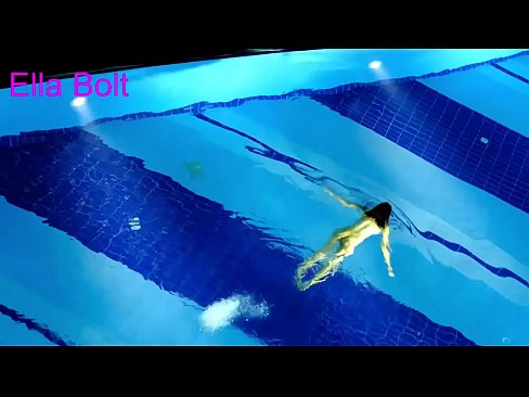 ❤️ 나는 보는 것을 멈출 수 없다, 젊은 금발이 ELLA BOLT 리조트 수영장에서 누드로 수영하다 적발 섹스 비디오 ko.porn-milf-300.ru에서 ❌❤